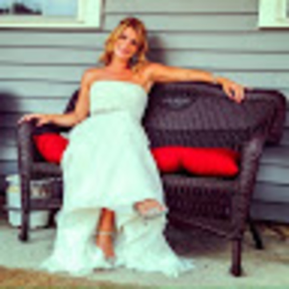 Meet your Posher, Laura - Picture 1 of 1